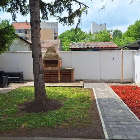 Maja Apartment *